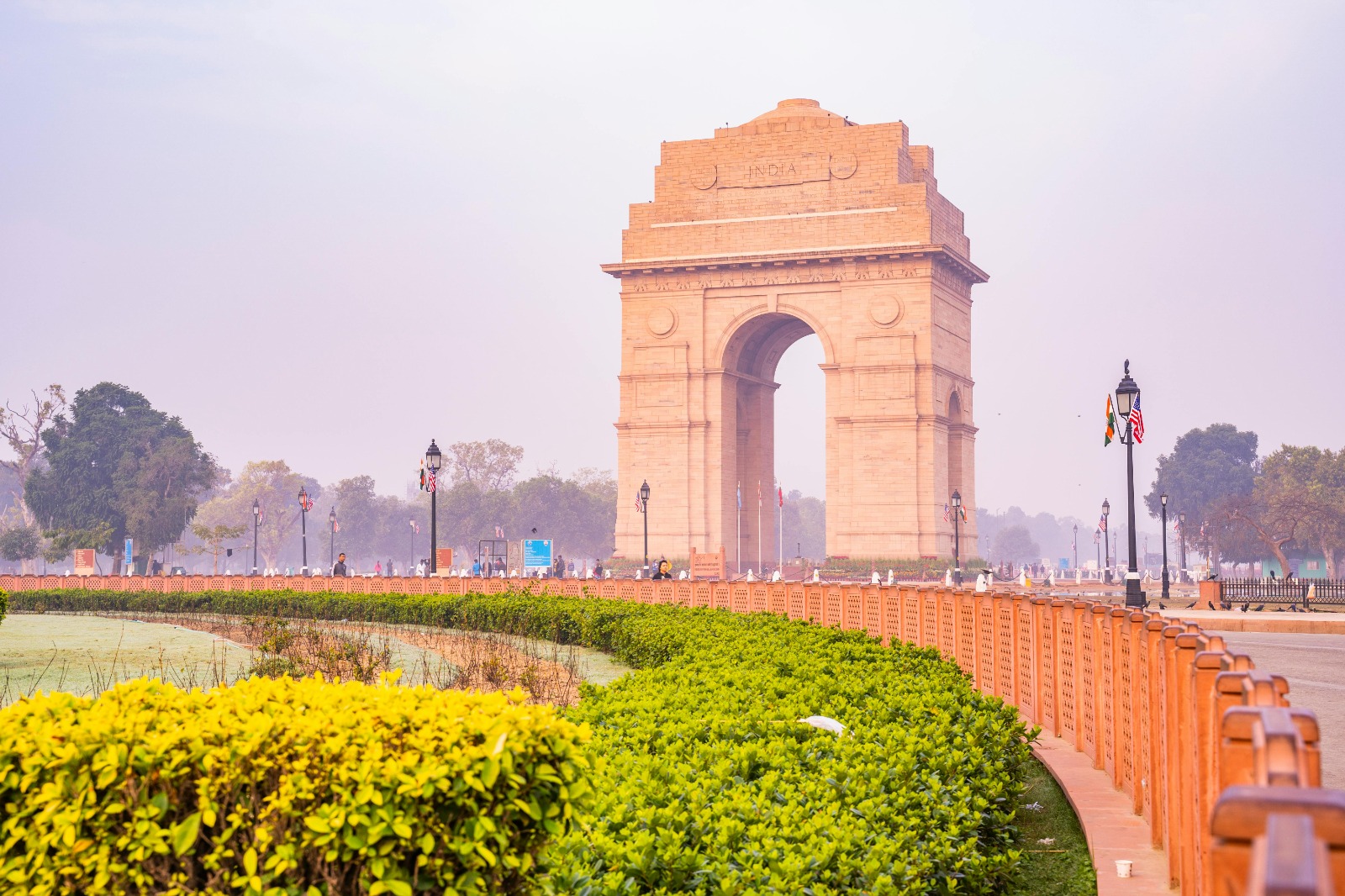 Day 2: Delhi Sightseeing – Agra (250 km / 4 hrs)