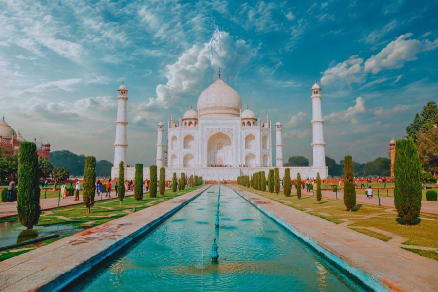 Taj Mahal tour by Luxury Car from Delhi